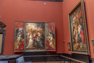 Kunsthistorisches Müzesi 'nin galerisi Wien - Güzel Sanatlar Müzesi, Maria Theresien Platz Meydanı' ndaki heykeller, tablolar ve Habsburg sanat eserlerinin karışık koleksiyonu 5 Mayıs 2023 'te Avusturya' nın Viyana kentinde