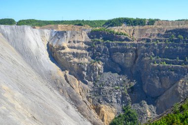 Avrupa 'nın en büyük bakır madenlerinden biri olan Bor, Doğu Sırbistan' daki maden ocakları Çinli madencilik şirketi Zijin Madencilik 'e ait.