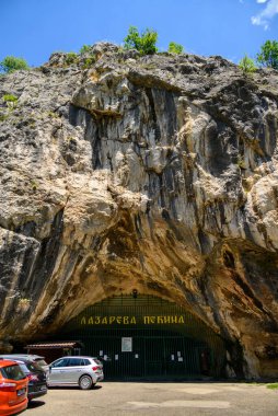 Sırbistan 'ın Bor, Sırbistan' da 1 Haziran 2025 'te güzel sarkıt ve dikit oluşumlarıyla tanınan Lazar Mağarası, Sırbistan' ın en uzun mağarası