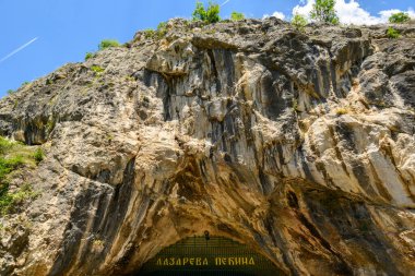 Sırbistan 'ın Bor, Sırbistan' da 1 Haziran 2025 'te güzel sarkıt ve dikit oluşumlarıyla tanınan Lazar Mağarası, Sırbistan' ın en uzun mağarası