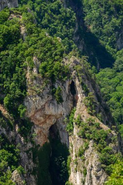 Doğu Sırbistan 'ın Bor kenti yakınlarındaki en derin ve en uzun kanyonu olan Lazar Kanyonu' nun (Lazarev kanjon) manzarası