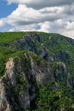 Doğu Sırbistan 'ın Bor kenti yakınlarındaki en derin ve en uzun kanyonu olan Lazar Kanyonu' nun (Lazarev kanjon) manzarası