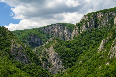 Doğu Sırbistan 'ın Bor kenti yakınlarındaki en derin ve en uzun kanyonu olan Lazar Kanyonu' nun (Lazarev kanjon) manzarası