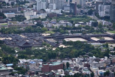 19 Eylül 2021 'de Güney Kore' nin başkenti Seul 'deki Joseon hanedanlığının Gyeongbokgung kraliyet sarayının hava görüntüsü.