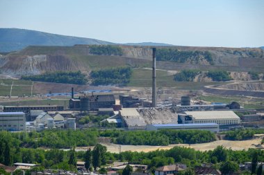 Bakır madeni ve Avrupa 'nın Avrupa' nın en büyük bakır madenlerinden biri olan Zijin Bor Copper eritme kompleksi, 31 Mayıs 2025 'te Sırbistan' ın Bor kentindeki Zijin Madencilik Grubu 'na ait.