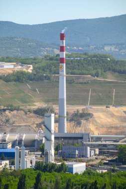 Avrupa 'nın en büyük bakır madenlerinden biri olan Zijin Bor Copper bakır madeni ve eritme kompleksi, 31 Mayıs 2025' te Sırbistan 'ın Bor kentindeki Zijin Madencilik Grubu' na ait.