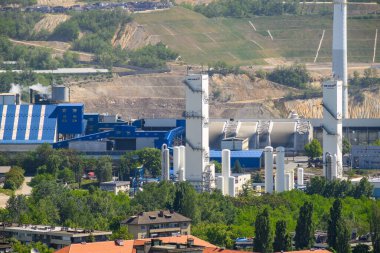 Avrupa 'nın en büyük bakır madenlerinden biri olan Zijin Bor Copper bakır madeni ve eritme kompleksi, 31 Mayıs 2025' te Sırbistan 'ın Bor kentindeki Zijin Madencilik Grubu' na ait.