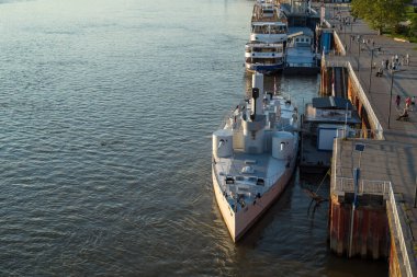 Nehir gözcüsü Sava, 2 Mayıs 2025 'te Sırbistan' ın başkenti Belgrad 'da Sava Nehri üzerinde yüzen bir müze olan I. Dünya Savaşı' nın ilk atışını gerçekleştiren Avusturya-Macaristan Donanması için inşa edildi.