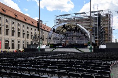 Münih Filarmoni Orkestrası 'nın klasik müzik konseri Klassik am Odeonsplatz için hazırlıkları 12 Temmuz 2025' te Almanya 'nın Münih kentindeki Odeonsplatz meydanında gerçekleştirdi.