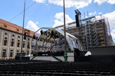 Münih Filarmoni Orkestrası 'nın klasik müzik konseri Klassik am Odeonsplatz için hazırlıkları 12 Temmuz 2025' te Almanya 'nın Münih kentindeki Odeonsplatz meydanında gerçekleştirdi.