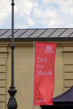 Münih Filarmoni Orkestrası 'nın klasik müzik konseri Klassik am Odeonsplatz için hazırlıkları 12 Temmuz 2025' te Almanya 'nın Münih kentindeki Odeonsplatz meydanında gerçekleştirdi.