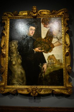 Hollanda 'nın Rijksmuseum Ulusal Müzesi' nde sergilenen ve Hollanda sanat ve tarihine adanmış Hollandalı ustaların resimleri, 21 Temmuz 2025 'te Hollanda' nın Amsterdam kentindeki Müze Meydanı 'nda sergilenmektedir.