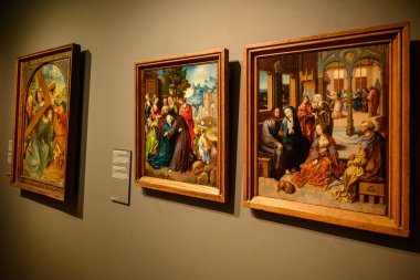 Hollanda 'nın Rijksmuseum Ulusal Müzesi' nde sergilenen ve Hollanda sanat ve tarihine adanmış Hollandalı ustaların resimleri, 21 Temmuz 2025 'te Hollanda' nın Amsterdam kentindeki Müze Meydanı 'nda sergilenmektedir.