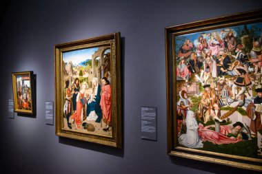 Hollanda 'nın Rijksmuseum Ulusal Müzesi' nde sergilenen ve Hollanda sanat ve tarihine adanmış Hollandalı ustaların resimleri, 21 Temmuz 2025 'te Hollanda' nın Amsterdam kentindeki Müze Meydanı 'nda sergilenmektedir.
