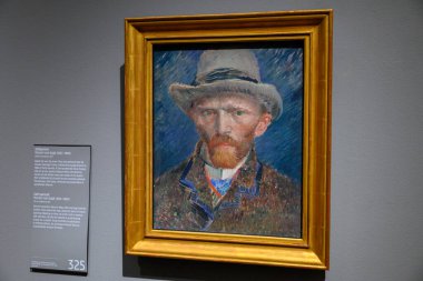 Hollanda 'nın Rijksmuseum Ulusal Müzesi' nde sergilenen Van Gogh portresi, Hollanda 'nın Amsterdam kentindeki Müze Meydanı' nda 21 Temmuz 2025 tarihinde sergilendi.