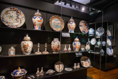 Hollanda 'nın Rijksmuseum Ulusal Müzesi' nin Hollanda sanat ve tarihine adanmış daimi sergisi, 21 Temmuz 2025 tarihinde Hollanda 'nın Amsterdam kentindeki Müze Meydanı' nda yer almaktadır.