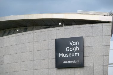 Van Gogh Müzesi 'nin dış görünüşü, Hollanda sanat müzesi, 21 Temmuz 2025' te Hollanda 'nın Amsterdam kentindeki Müze Meydanı' nda Vincent van Gogh 'un çalışmalarına adanmıştır.