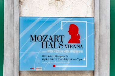 2 Mayıs 2023 'te Avusturya' nın Viyana kentindeki Mozart Müzesi 'nin silüetiyle Mozarthaus Viyana' ya imza atın.