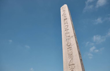 Theodosius 'un Obelisk' i 11 Eylül 2022 'de İstanbul' un tarihi Sultanahmet ilçesinde yer almaktadır.