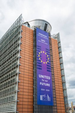 Berlaymont binası, Avrupa Komisyonu karargahı, Avrupa Birliği icra kolu, 16 Temmuz 2025 'te Brüksel' in Avrupa Mahallesi 'ndeki Robert Schuman Kavşağı, Belçika