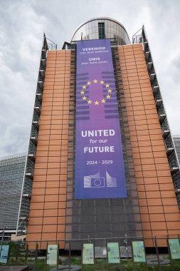 Berlaymont binası, Avrupa Komisyonu karargahı, Avrupa Birliği icra kolu, 16 Temmuz 2025 'te Brüksel' in Avrupa Mahallesi 'ndeki Robert Schuman Kavşağı, Belçika