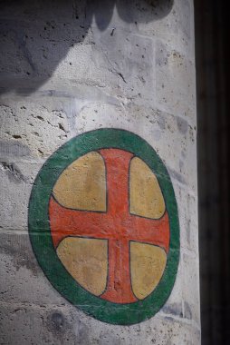 24 Temmuz 2025 'te Brüksel, Belçika' daki St. Michael ve St. Gudula Katolik Katedrali 'nin iç işleri ayrıntıları