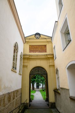 Aziz Sebastian Kilisesi ve mezarlığı, Avusturya 'nın Salzburg kentindeki 16. yüzyıla dayanmaktadır.