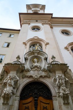 Aziz Sebastian Kilisesi ve mezarlığı, Avusturya 'nın Salzburg kentindeki 16. yüzyıla dayanmaktadır.