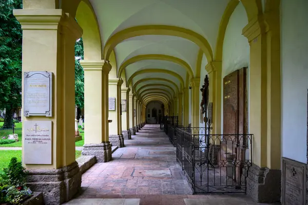 Tarihi 16. yüzyıla dayanan St. Sebastian Mezarlığı, Avusturya 'nın Salzburg şehrinde 11 Temmuz 2025