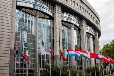 Espace Leopold veya Leopoldruimte, 16 Temmuz 2025 'te Brüksel, Belçika' nın Avrupa Parlamentosu binaları kompleksi