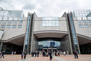 Espace Leopold veya Leopoldruimte, 16 Temmuz 2025 'te Brüksel, Belçika' nın Avrupa Parlamentosu binaları kompleksi