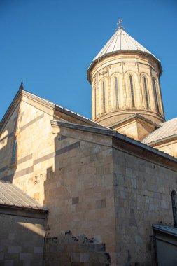 25 Eylül 2025 'te Gürcistan' ın başkenti Tiflis 'in tarihi Eski Kenti' nde yer alan Gürcü Ortodoks Katedrali 'nin Sioni Katedrali