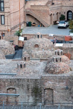 Gürcistan 'ın eski Tiflis kentindeki Abanotubani semtinde 25 Eylül 2025' te termal sülfür hamamları