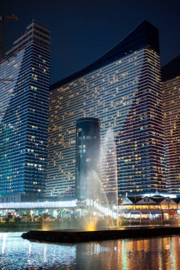 Batumi Bulvarı boyunca modern binalar, 7 Ağustos 2025 tarihinde Gürcistan 'ın Batumi kentinde popüler Karadeniz turizm tatil beldesi