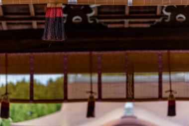 Japonya 'nın Kansai bölgesinde 17 Şubat 2024' te Kyoto 'nun güneyindeki Heian döneminden kalma Jonangu Shinto Tapınağı mimari detayı