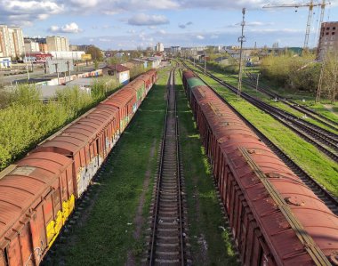 Şehirdeki tren rayları.