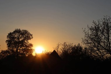 Dağlarda güzel bir gün batımı