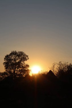 Dağlarda güzel bir gün batımı