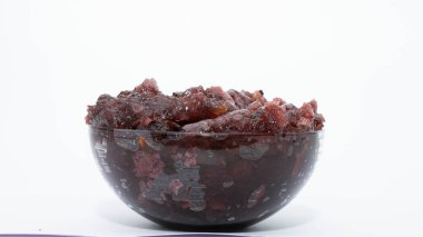 Gulkand halwa, Gulkand (gül yaprağı reçeli) ile Halwa 'nın tatlılığını birleştiren lezzetli bir Hint tatlısıdır..