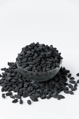 Bir nebze nostalji, bu kurumuş üzümler seni her lokmada güneşte ıslanmış üzüm bağlarına götürüyor..