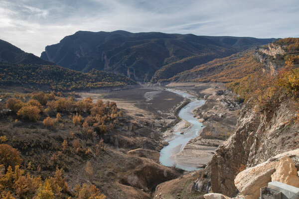 Пейзаж в каньоне Монтребей показывает последствия засухи в Каталонии