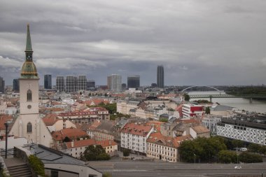 Slovakya 'daki Bratislava Eski Kasabasının Panoramik Şehir Manzarası