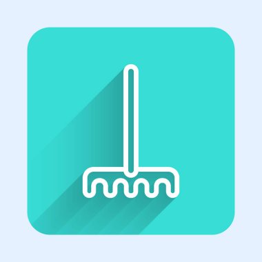 Beyaz çizgili bahçe tırmık ikonu uzun gölgeli. Bahçecilik, tarım, çiftçilik aleti. Toprak işçisi. Temizlik ekipmanları. Yeşil kare düğmesi. Vektör.