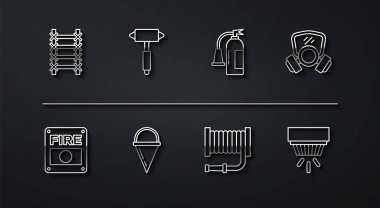 Yangın çıkışı alarm sistemini gaz maskesi koni kovası itfaiyeci baltası duman ve yangın söndürme ikonu olarak ayarla. Vektör.