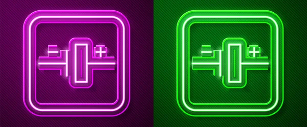 Glödande Neon Line Spänningskälla Ikon Isolerad Lila Och Grön Bakgrund — Stock vektor