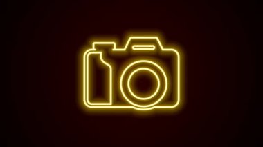 Parlayan neon hattı fotoğraf makinesi simgesi siyah arkaplanda izole edildi. Foto kamera. Dijital fotoğrafçılık. 4K Video hareketli grafik canlandırması.