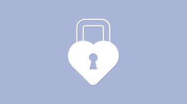 Beyaz Kale, mor arka planda izole edilmiş kalp simgesi şeklinde. Kilitli Kalp. Aşk sembolü ve anahtar deliği işareti. Sevgililer günün kutlu olsun. 4K Video hareketli grafik canlandırması.