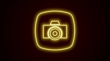 Parlayan neon hattı fotoğraf makinesi simgesi siyah arkaplanda izole edildi. Foto kamera. Dijital fotoğrafçılık. 4K Video hareketli grafik canlandırması.