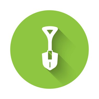 Beyaz Kürek simgesi uzun gölge arkaplanı ile izole edildi. Bahçe aletleri. Bahçecilik, tarım, çiftçilik aleti. Yeşil daire düğmesi. Vektör.