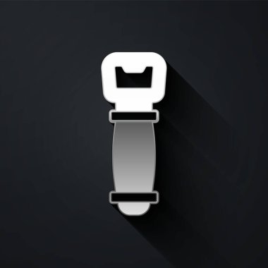 Gümüş şişe açacağı simgesi siyah arkaplanda izole edildi. Uzun gölge tarzı. Vektör.